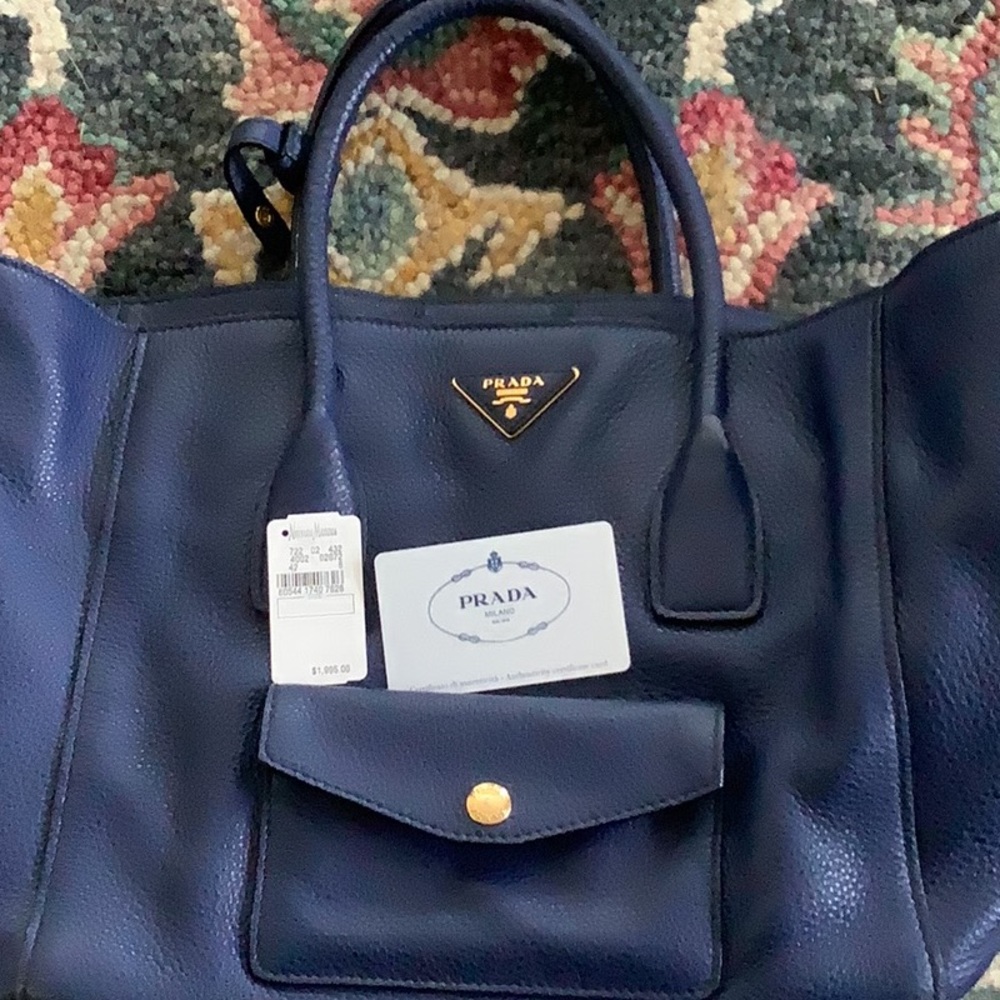 Prada Vitelli Daino leather bag with side zippers - Picture 6 of 10